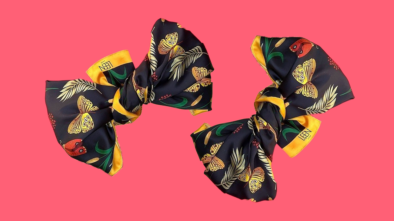 Black Scarf