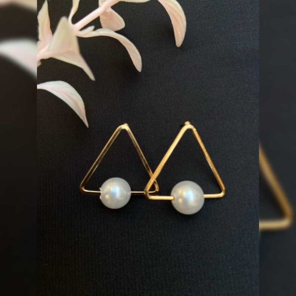 Geometric ear studs made with golden stainless steel